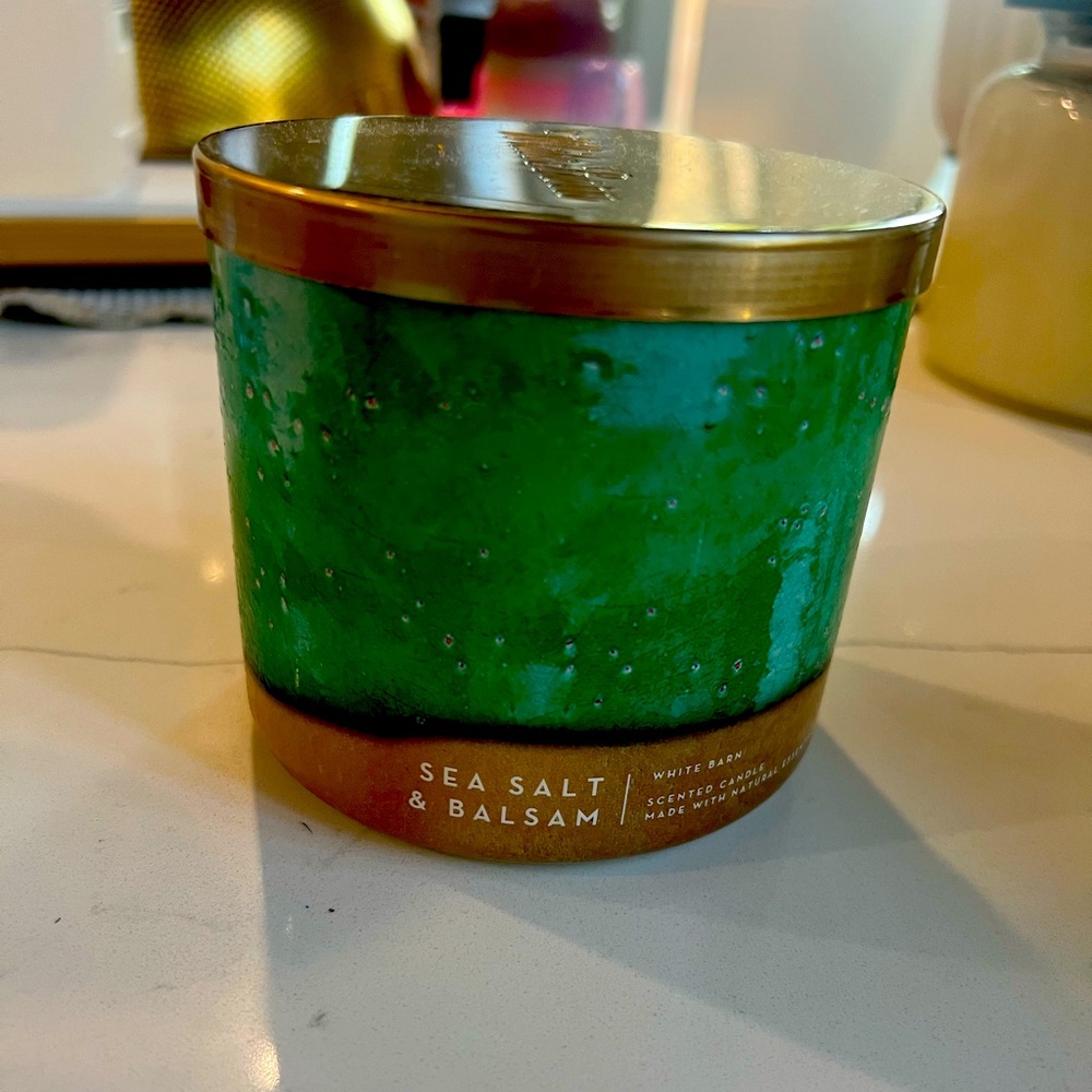Bath and Body Works candle - Sea Salt and Balsam